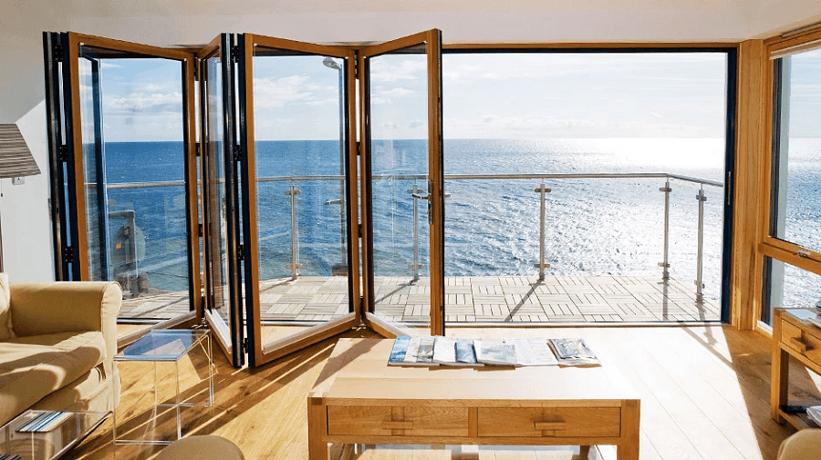 Cửa nhôm xếp trượt màu sắc đồng bộ với nội thất